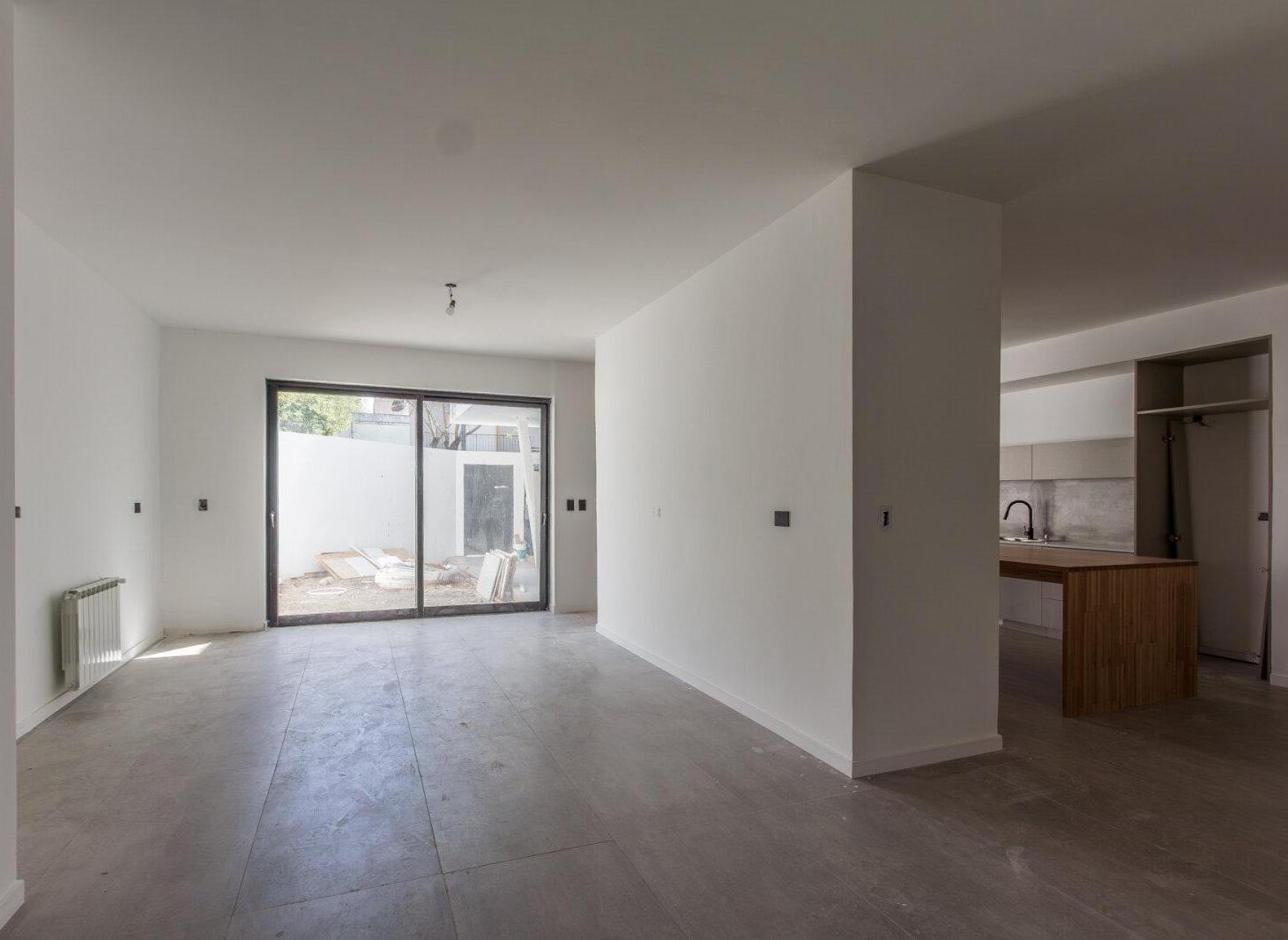 Foto de Casa 5 amb. a estrenar en esquina con pileta, parrilla y cochera, imagen 2