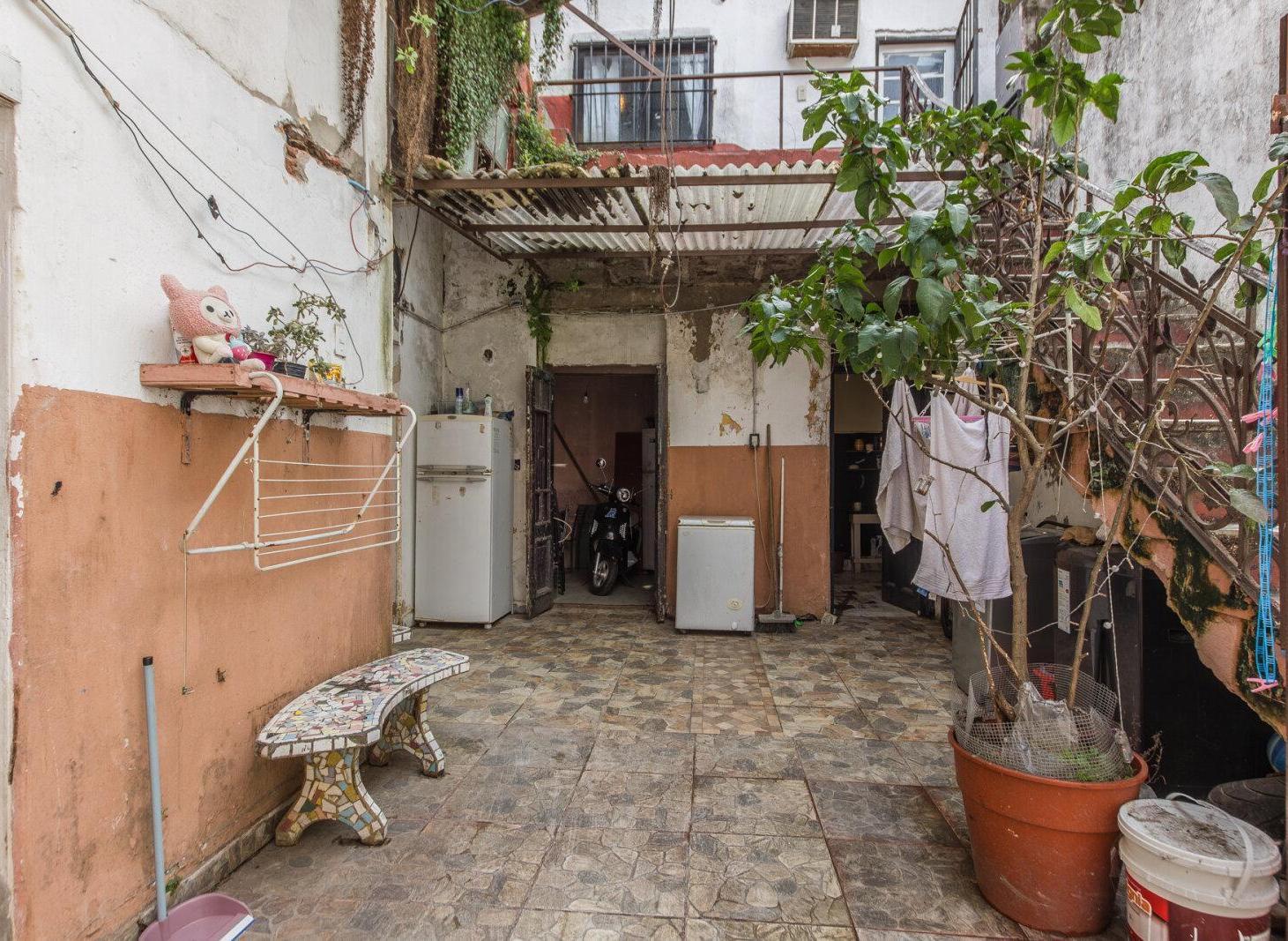 Foto de Casa sobre Lote Propio de 7 Ambientes a Reciclar en Chacarita, imagen 4
