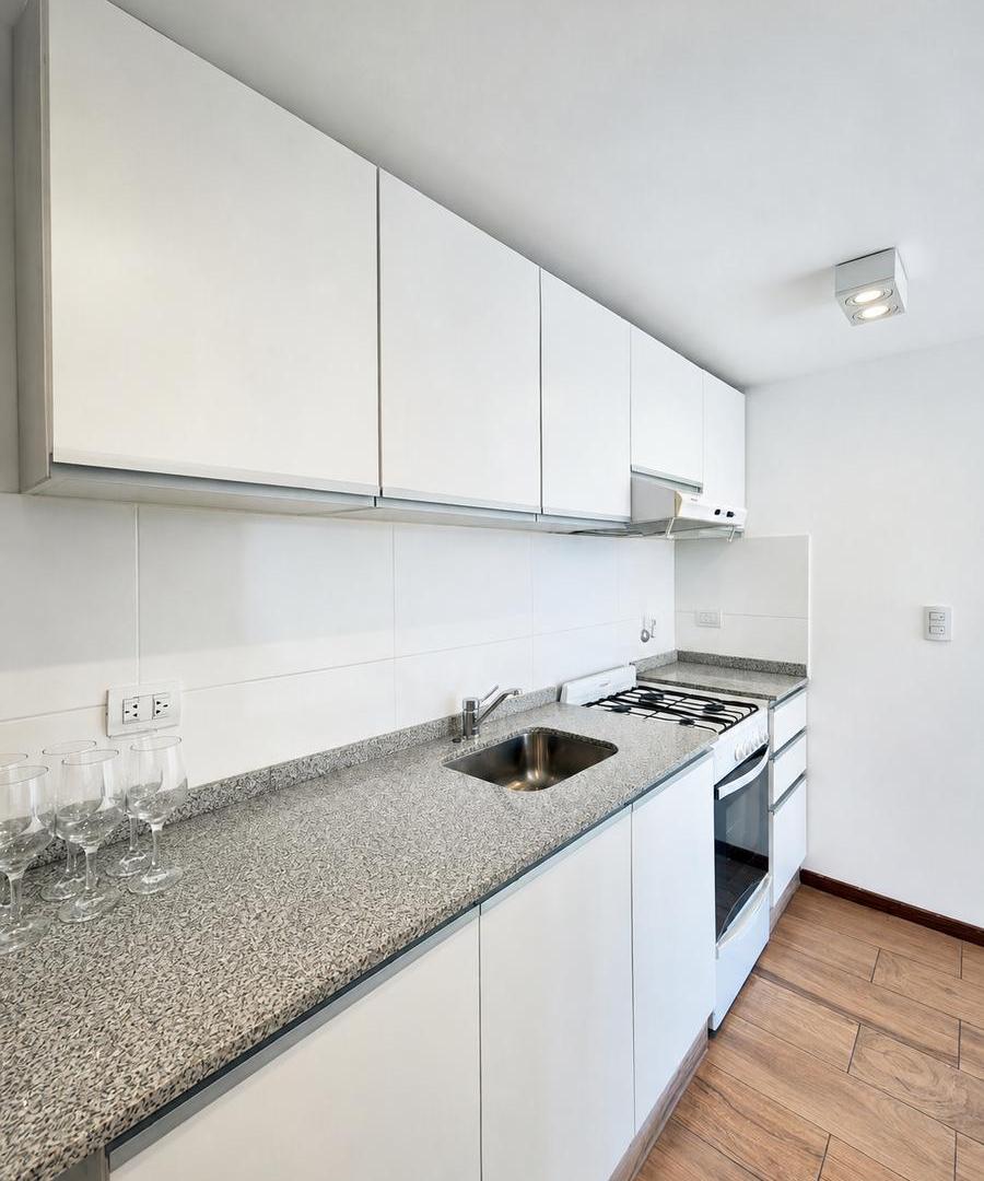Foto de DEPARTAMENTO EN ALQUILER EN ZONA RIO 2 DORMITORIOS CON COCHERA, imagen 2