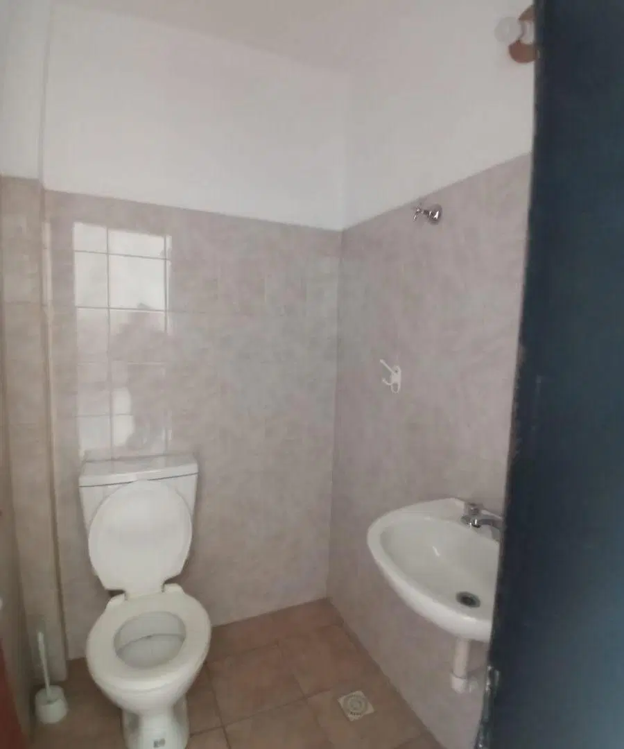 Local comercial sobre calle ruiz moreno casi gallardo 5