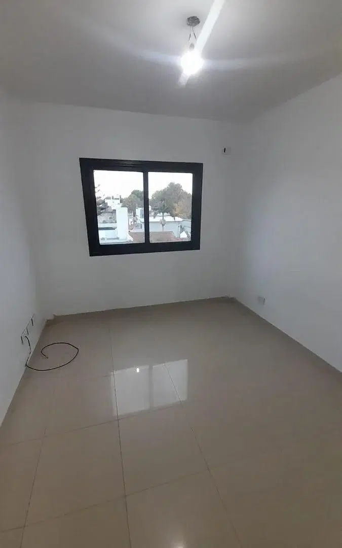 ️ Departamento en excelente ubicación sobre Av. Vicente López 2