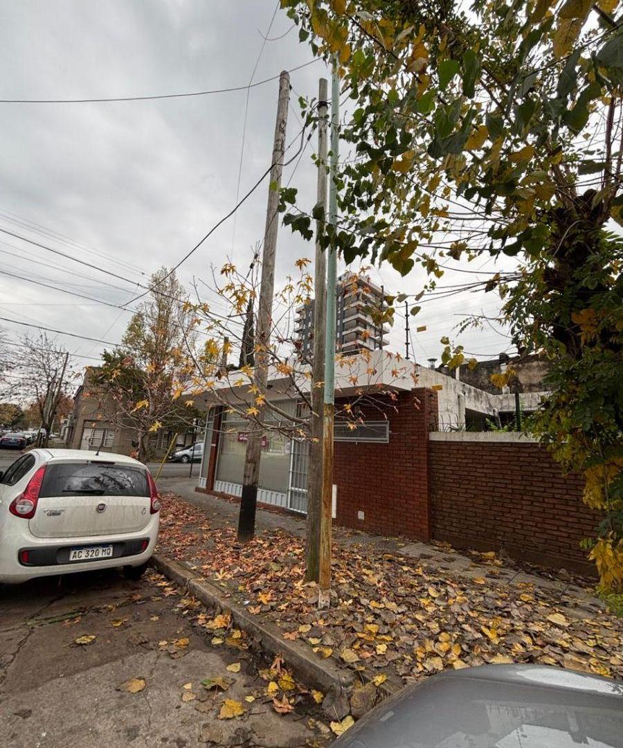EXCELENTE LOCAL COMERCIAL EN ESQUINA – AV. VICENTE LÓPEZ Y JUJUY