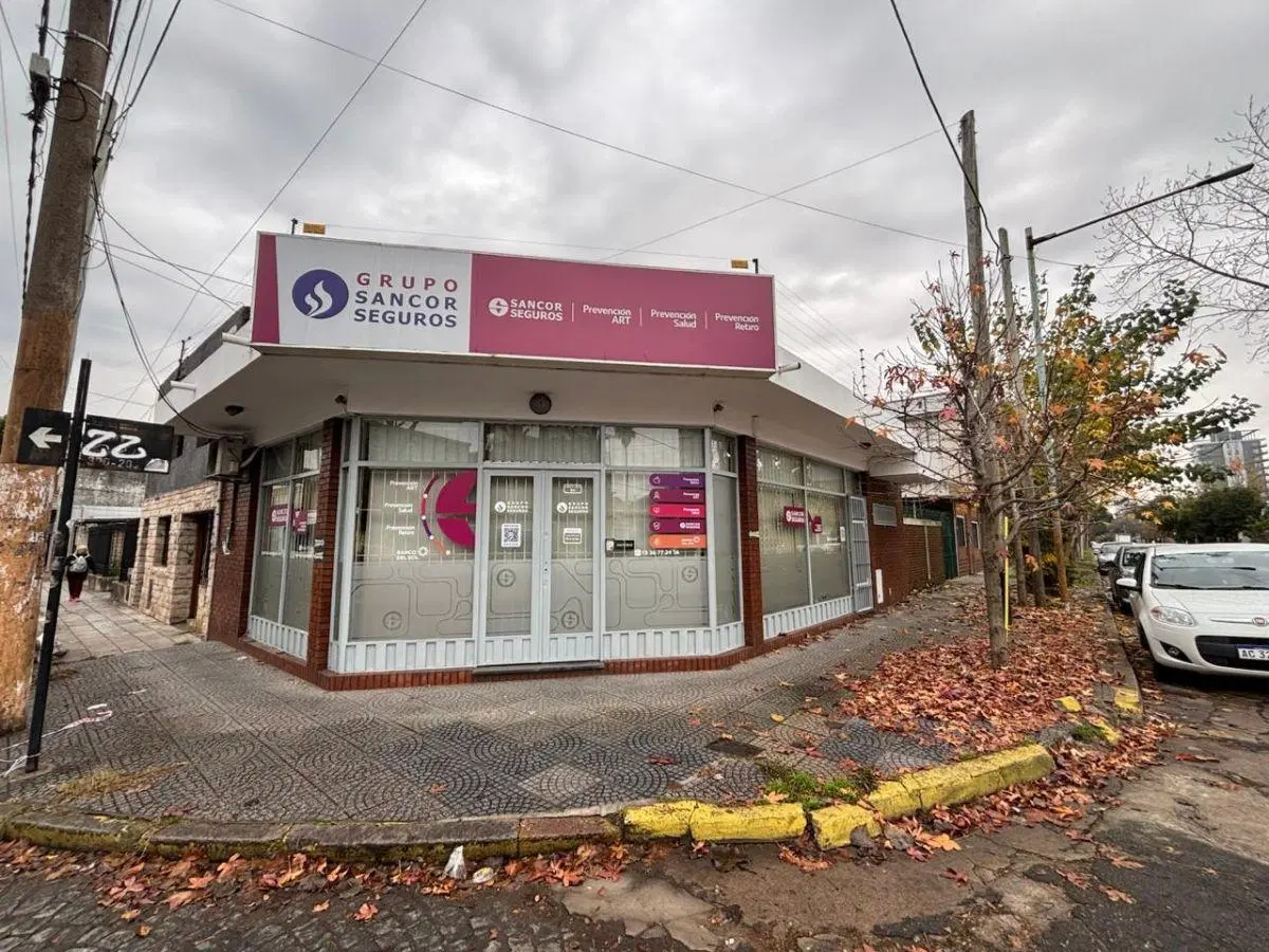 EXCELENTE LOCAL COMERCIAL EN ESQUINA – AV. VICENTE LÓPEZ Y JUJUY 5