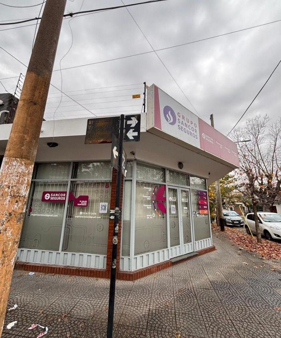 EXCELENTE LOCAL COMERCIAL EN ESQUINA – AV. VICENTE LÓPEZ Y JUJUY
