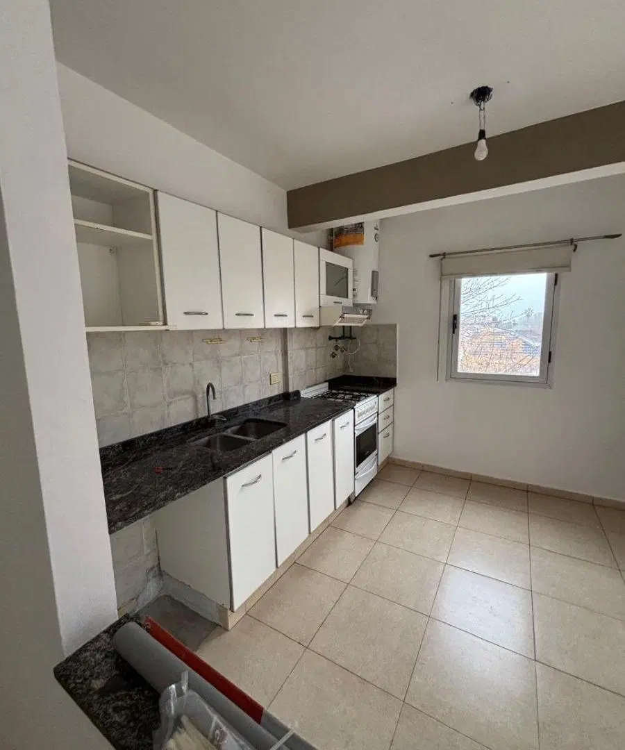 EXCELENTE DEPARTAMENTO EN ESQUINA – LUMINOSO Y CON AMPLIO BALCÓN 2