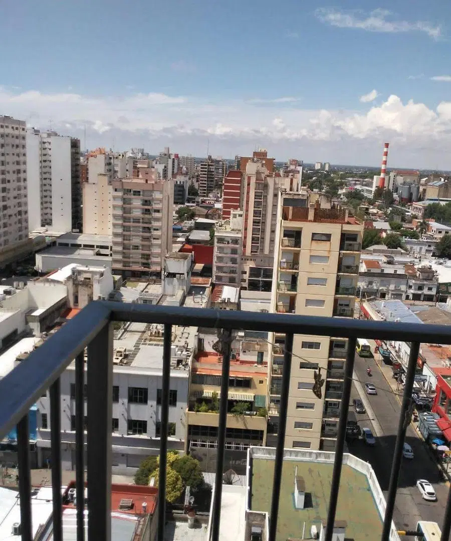 DEPARTAMENTO EN TORRE FRENTE A LA ESTACIÓN DE QUILMES 3