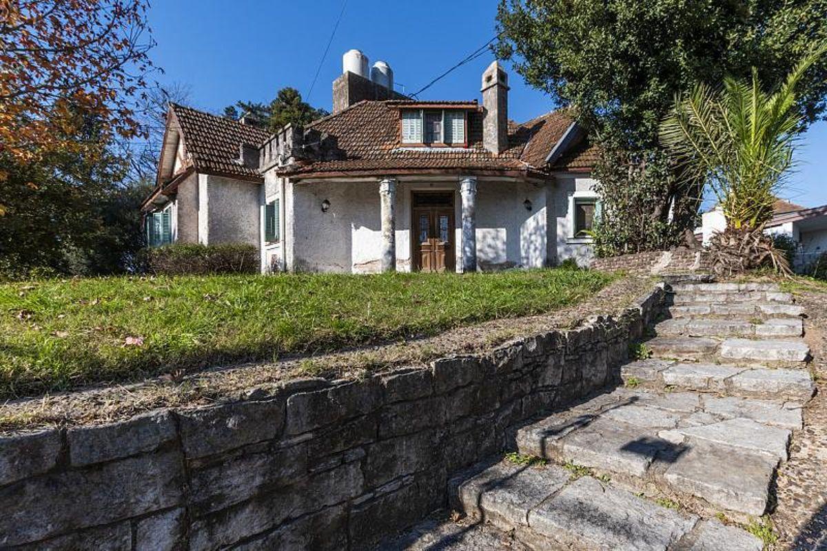 Foto de EXCEPCIONAL CASONA DE ÉPOCA EN LA BARRANCA DE QUILMES – 1.595 m² DE, imagen 2