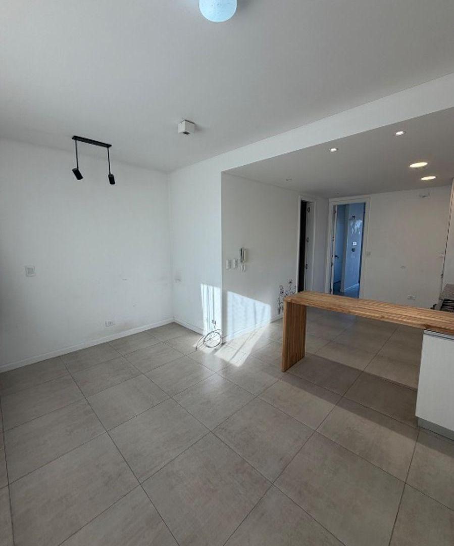 Foto de EXCELENTE DEPARTAMENTO DE 2 AMBIENTES EN ALQUILER CON COCHERA – QUILMES, imagen 2