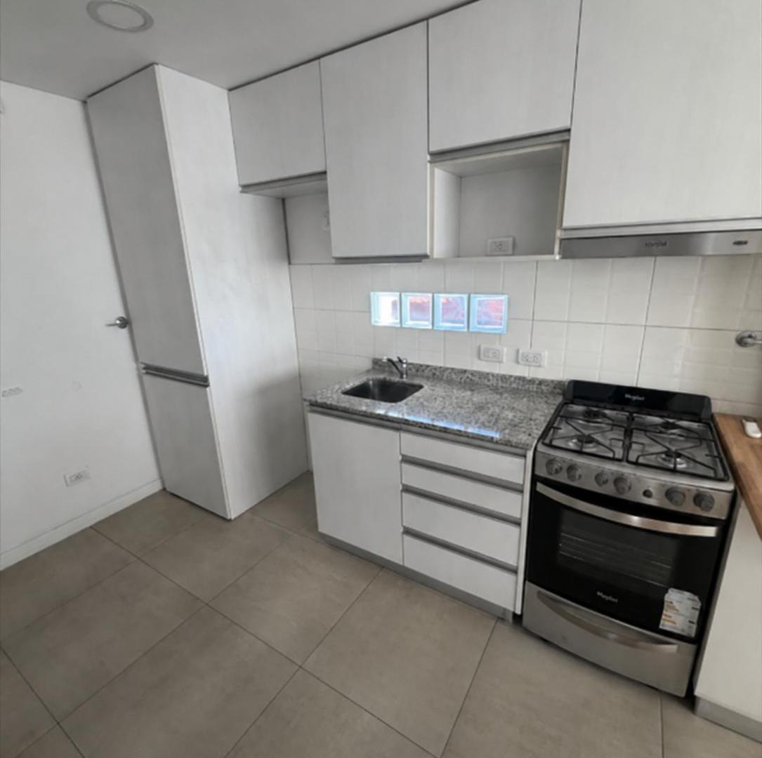 Foto de EXCELENTE DEPARTAMENTO DE 2 AMBIENTES EN ALQUILER CON COCHERA – QUILMES, imagen 4