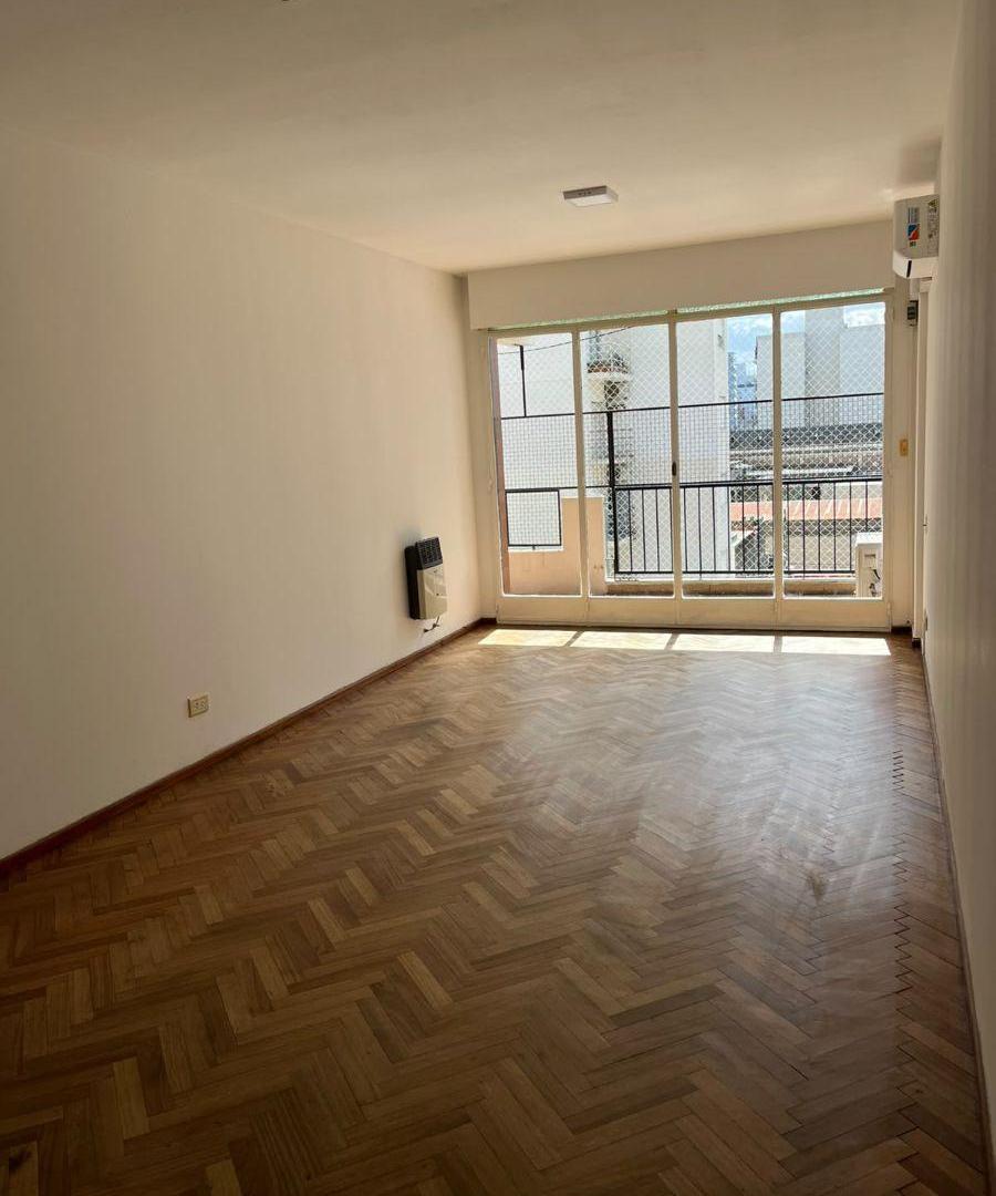 Foto de HERMOSO DEPARTAMENTO FRENTE A LA PLAZA PRINCIPAL DE QUILMES – EXCELENTE, imagen 2