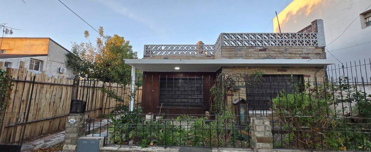 Casa en alquiler c/ cochera en Los Polvorines