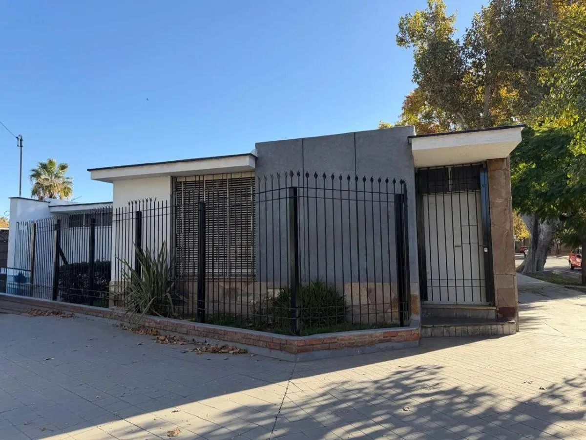 VENDO HERMOSA CASA ESQUINA COMERCIAL. GRAN OPORTUNIDAD 2