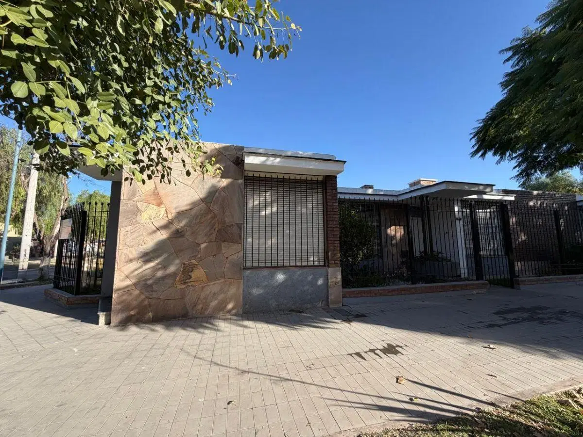 VENDO HERMOSA CASA ESQUINA COMERCIAL. GRAN OPORTUNIDAD 2