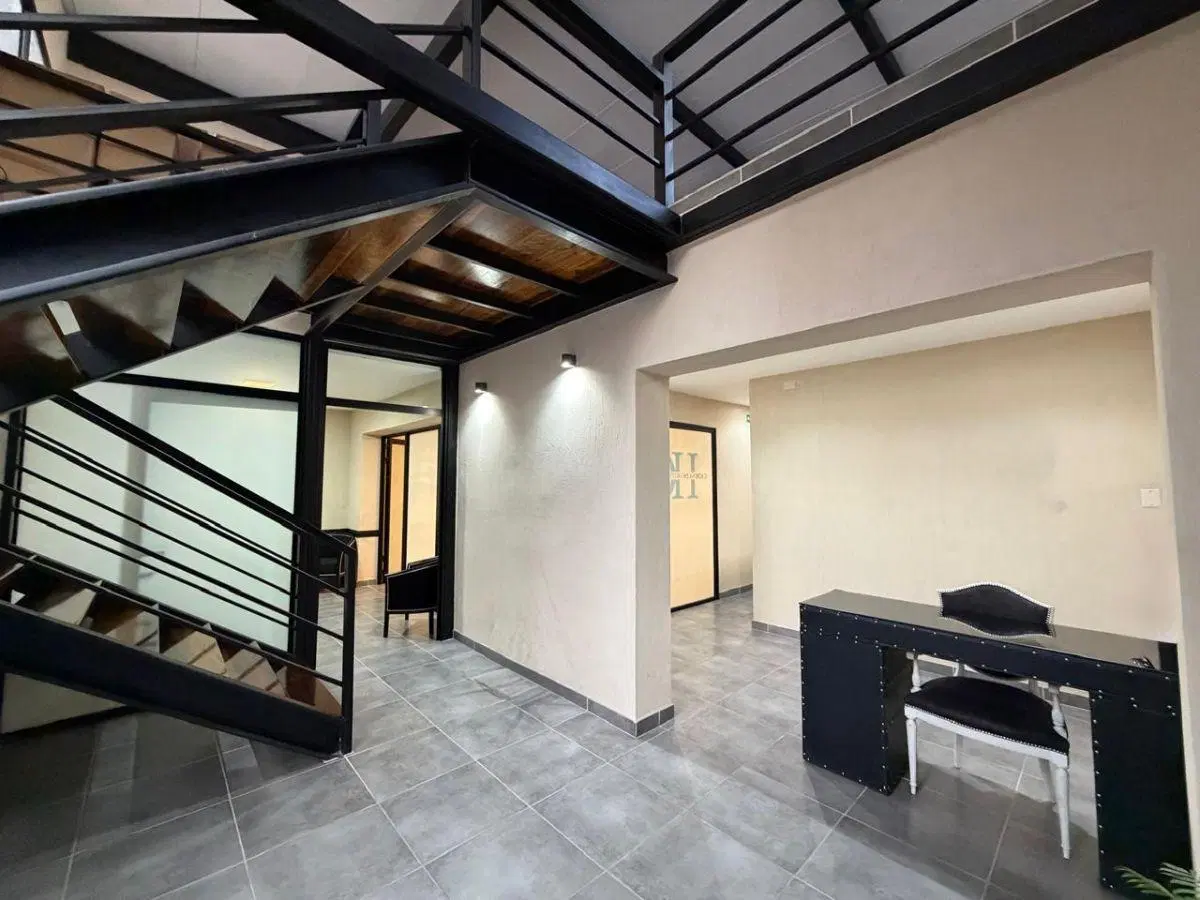 VENTA DE EDIFICIO, EXCELENTE UBICACIÓN. 2 PISOS. PARA USO MULTIPLE. PLENO BARRIO BOMBAL. 3