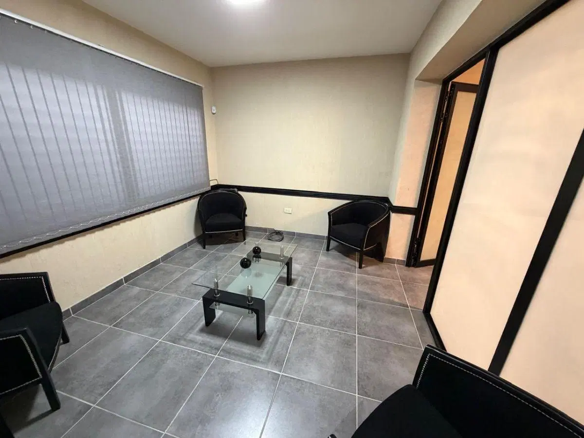 VENTA DE EDIFICIO, EXCELENTE UBICACIÓN. 2 PISOS. PARA USO MULTIPLE. PLENO BARRIO BOMBAL. 4