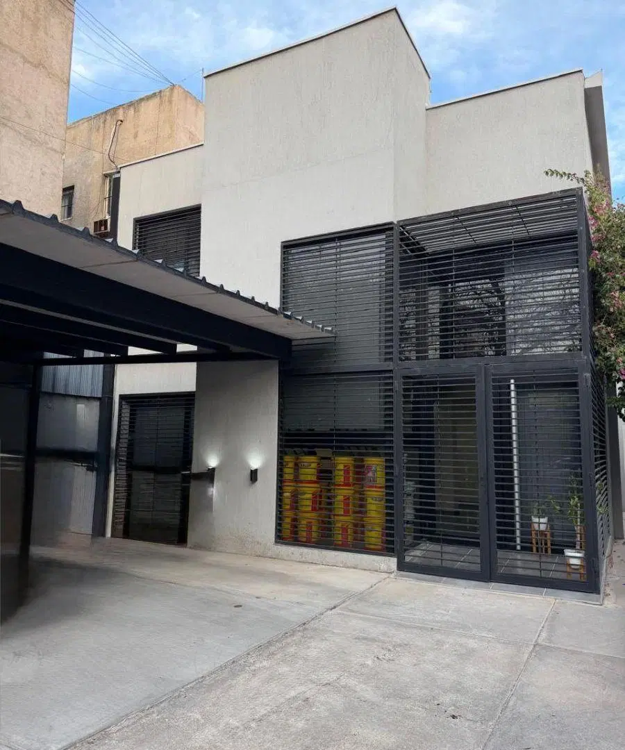 VENTA DE EDIFICIO, EXCELENTE UBICACIÓN. 2 PISOS. PARA USO MULTIPLE. PLENO BARRIO BOMBAL. 2