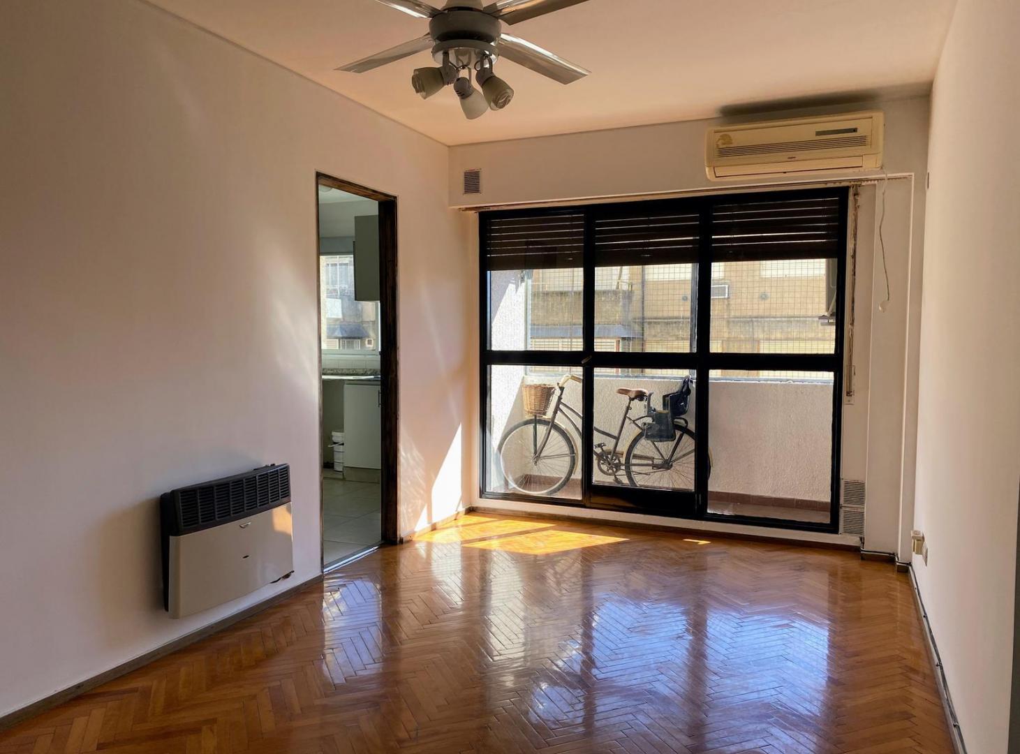 Foto de VENTA DEPARTAMENTO CON COCHERA, imagen 2