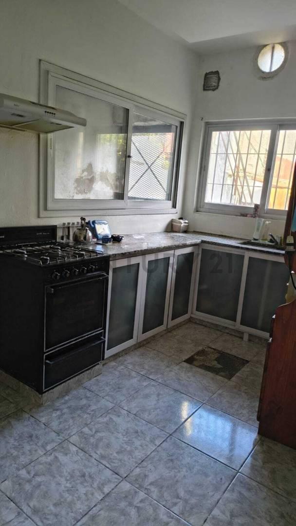Foto de CASA EN VENTA QUILMES 2 DORMITORIOS PILETA COCHERA POSIBLE APTO BANCO, imagen 5