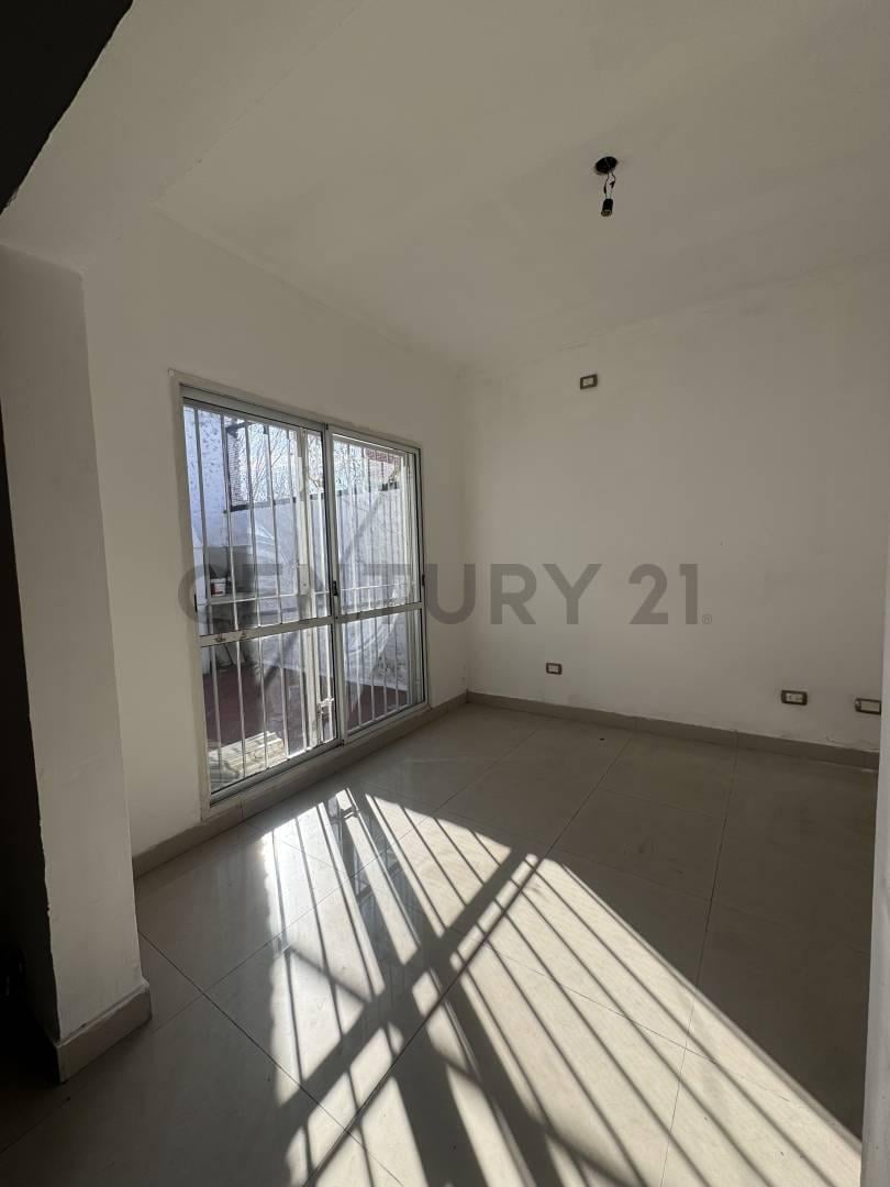 Foto de PH EN VENTA WILDE 2 DORMITORIOS PATIO PARRILLA, imagen 3
