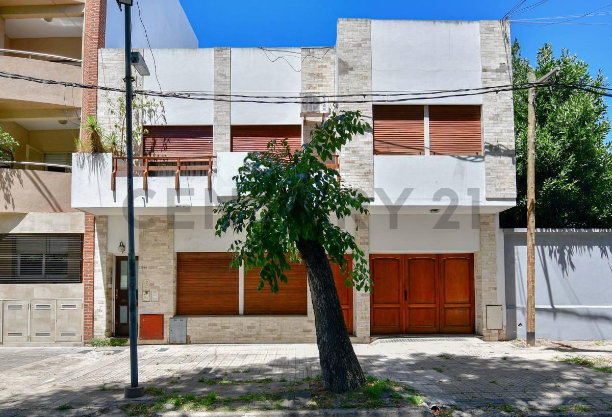 Foto de CASA VENTA LA PLATA 3 DORMITORIOS TERRAZA, imagen 1