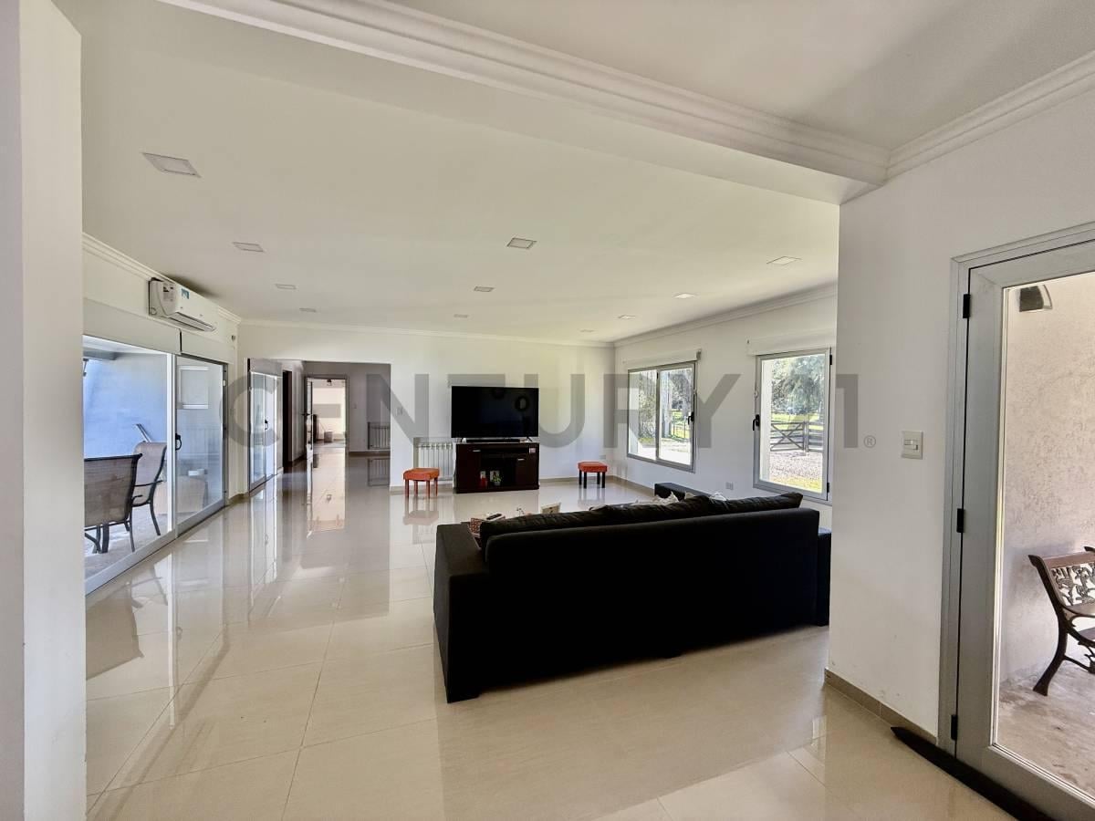 Foto de CASA EN VENTA EN BRANDSEN ESTANCIA LAS MALVINAS DE 4 DORMITORIOS PREMIUM, imagen 3
