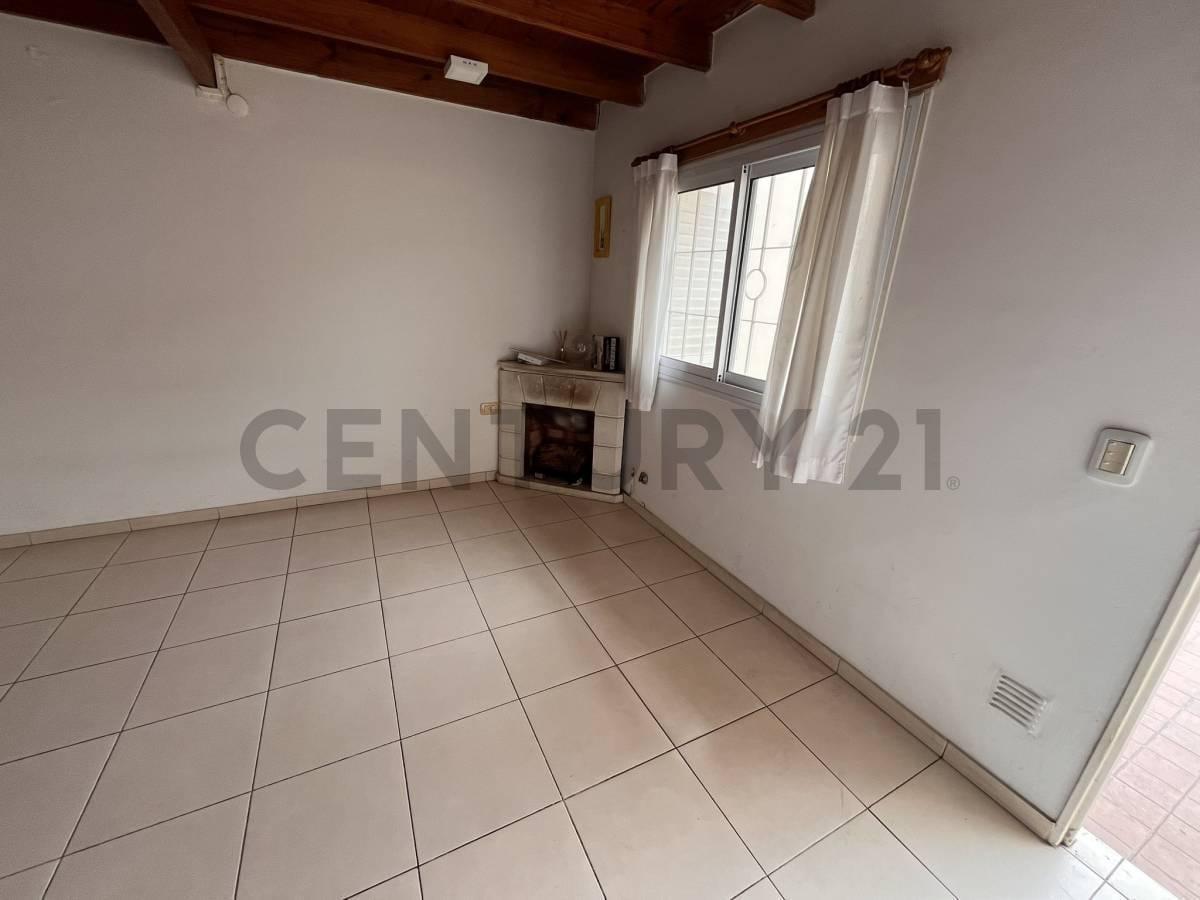 Foto de CASA VENTA EN LOS HORNOS 3 DORMITORIOS DUPLEX, imagen 3
