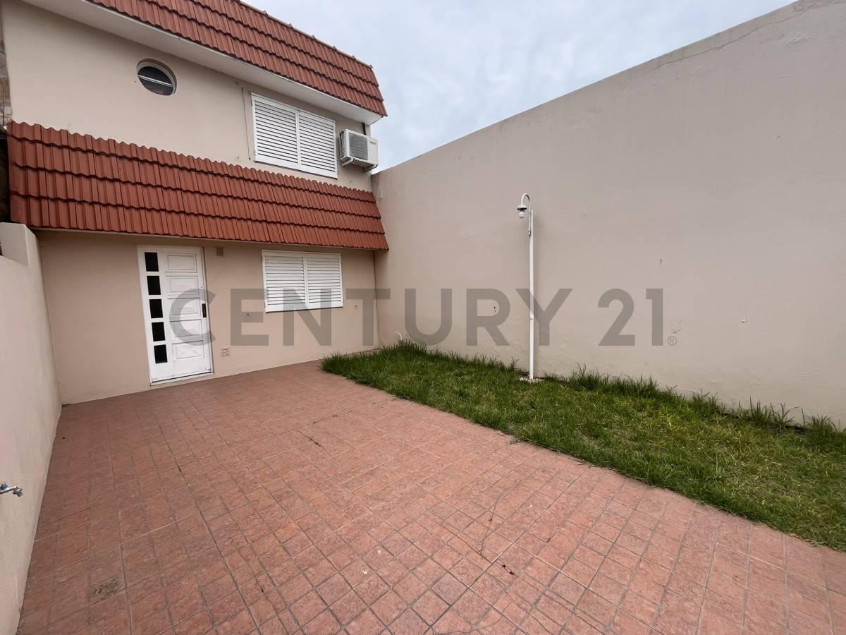 Foto de CASA VENTA EN LOS HORNOS 3 DORMITORIOS DUPLEX, imagen 1