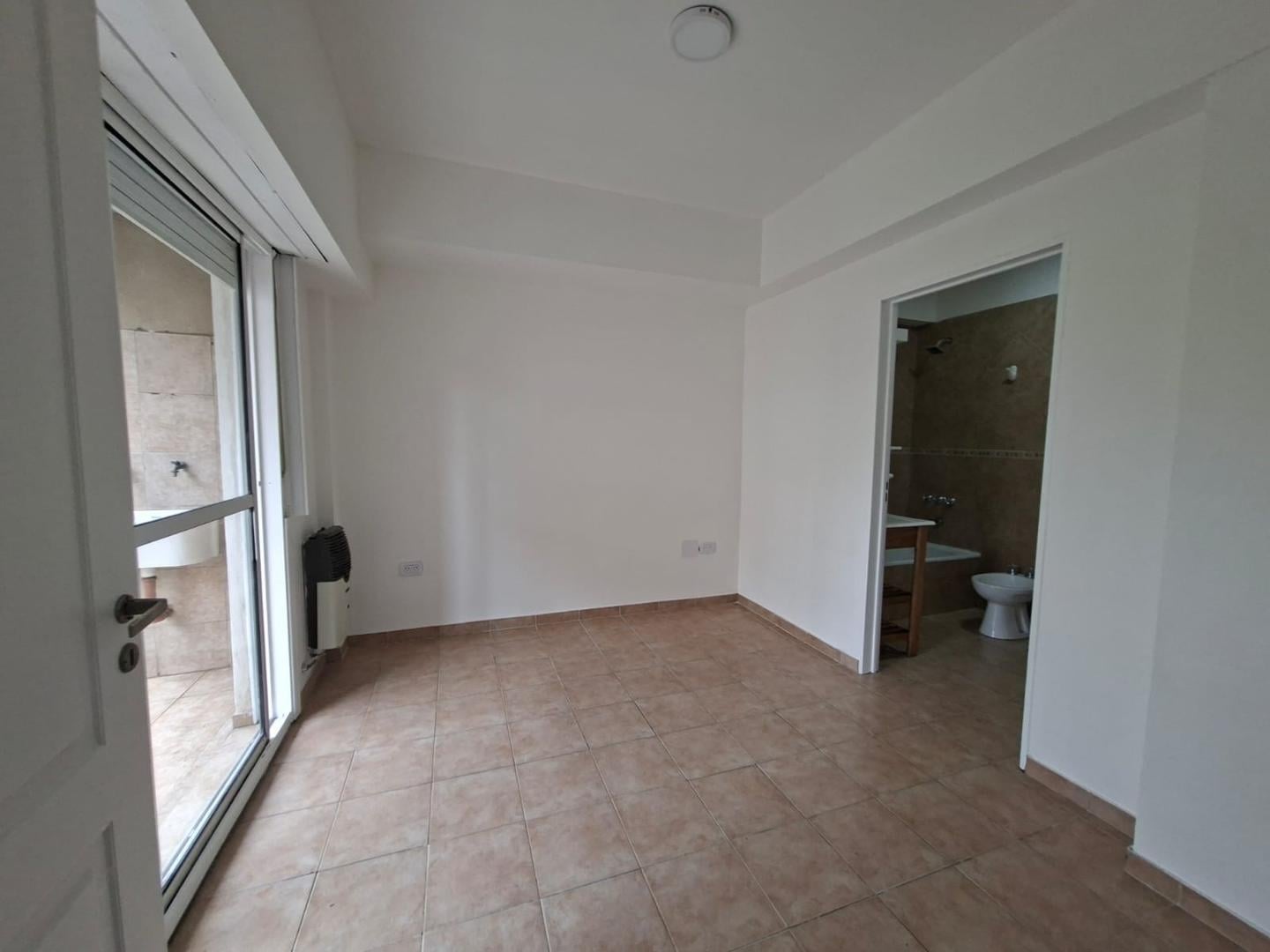 Foto de departamento tipo ph 2 ambientes 2 balcones parque chacabuco, imagen 3
