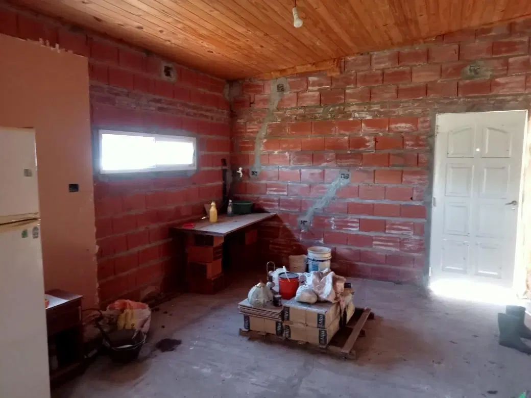 VENTA - TERRENO CON QUINCHO EN CONSTRUCCION - CARRIZALES 2