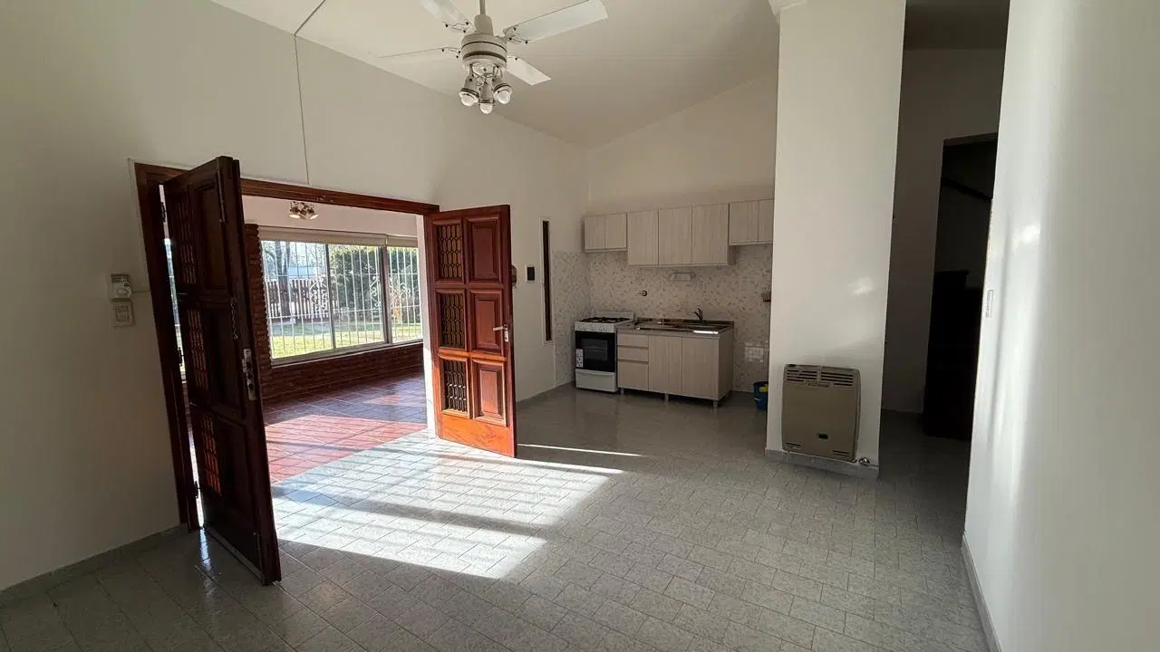 Casa en Alquiler para comercio- Funes 3