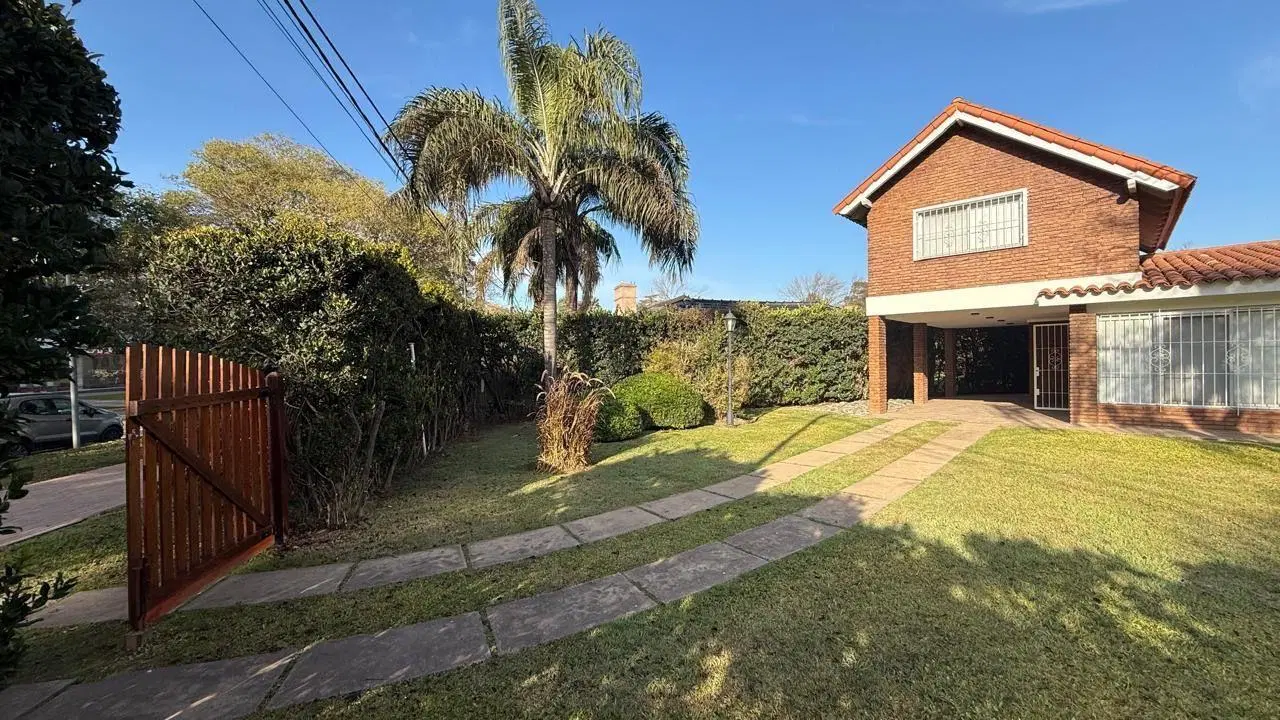Casa en Alquiler para comercio- Funes 4
