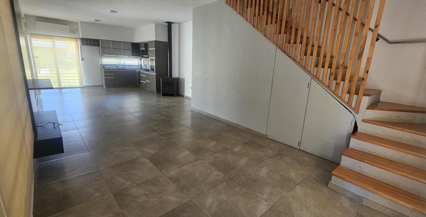 Foto de VENTA - CASA DE DOS DORMITORIOS CON PILETA EN LA CAROLINA, imagen 1
