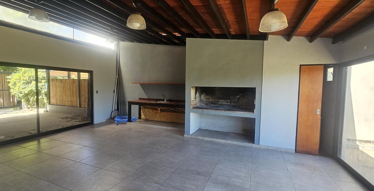 Foto de VENTA - CASA DE DOS DORMITORIOS CON PILETA EN LA CAROLINA, imagen 4