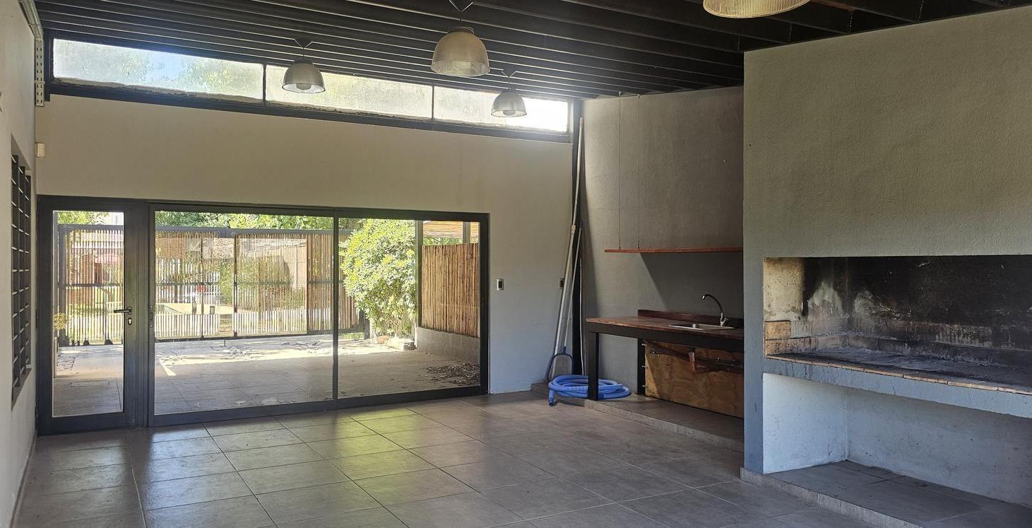 Foto de VENTA - CASA DE DOS DORMITORIOS CON PILETA EN LA CAROLINA, imagen 5