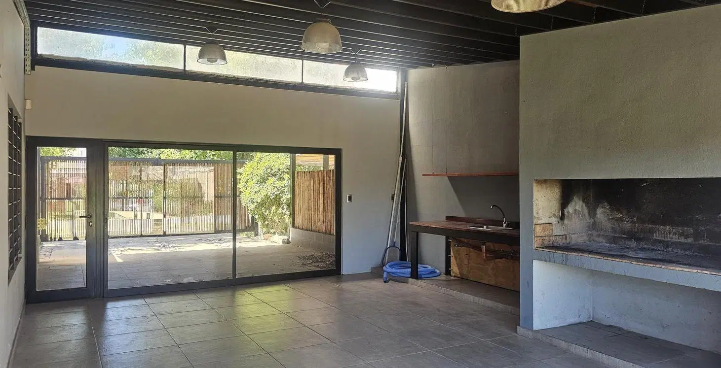 VENTA - CASA DE DOS DORMITORIOS CON PILETA EN LA CAROLINA 5