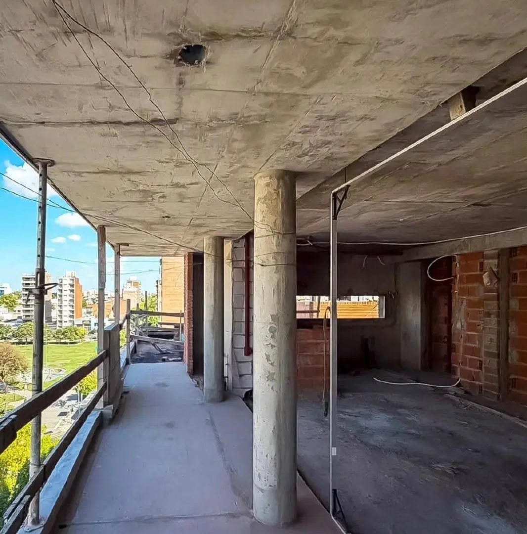 VENTA DEPARTAMENTO DOS DORMITORIOS EN ABASTO 8