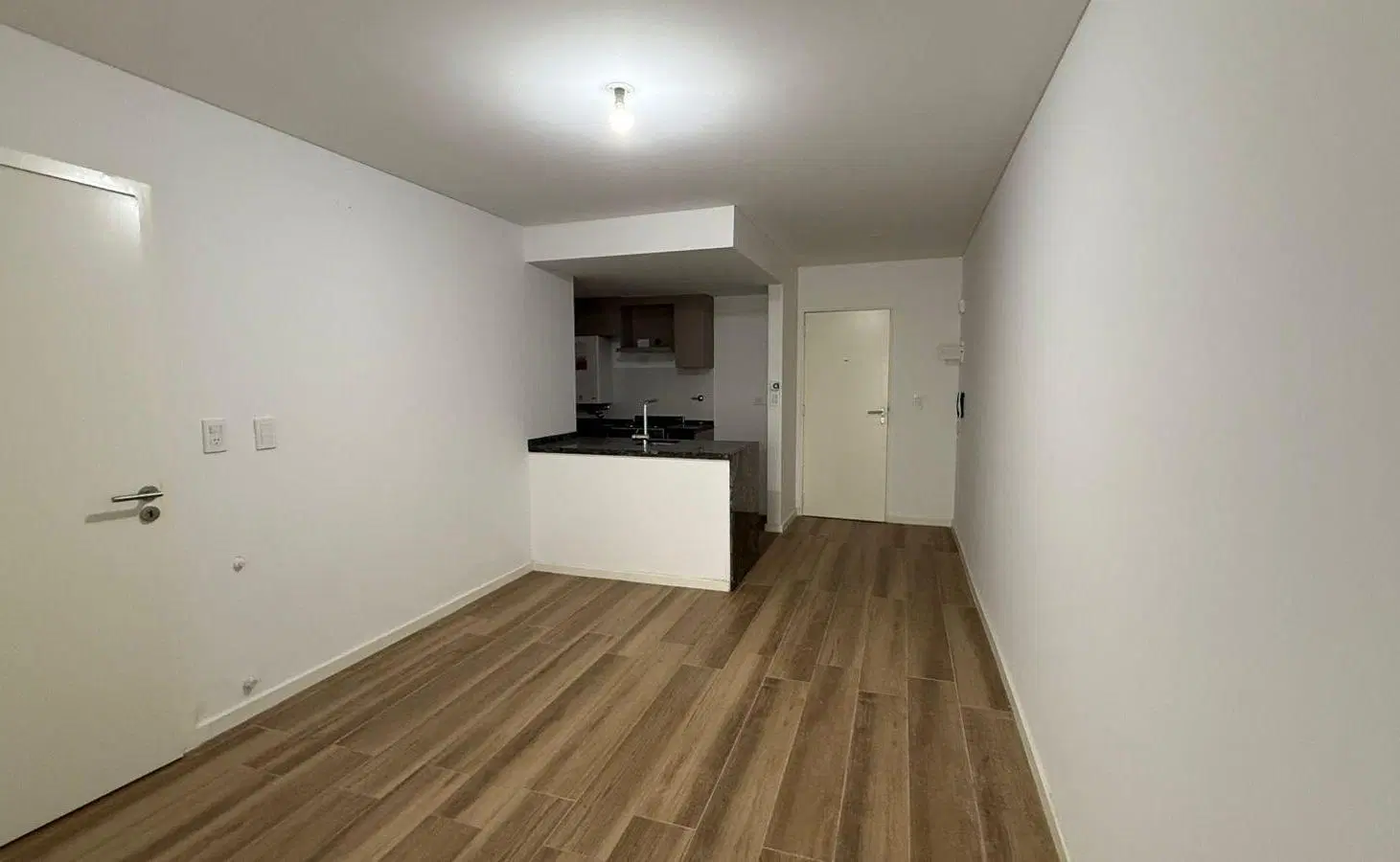 VENTA DEPARTAMENTO UN DORMITORIO CON PATIO, COCHERA Y AMENITIES ZONA RIO 3