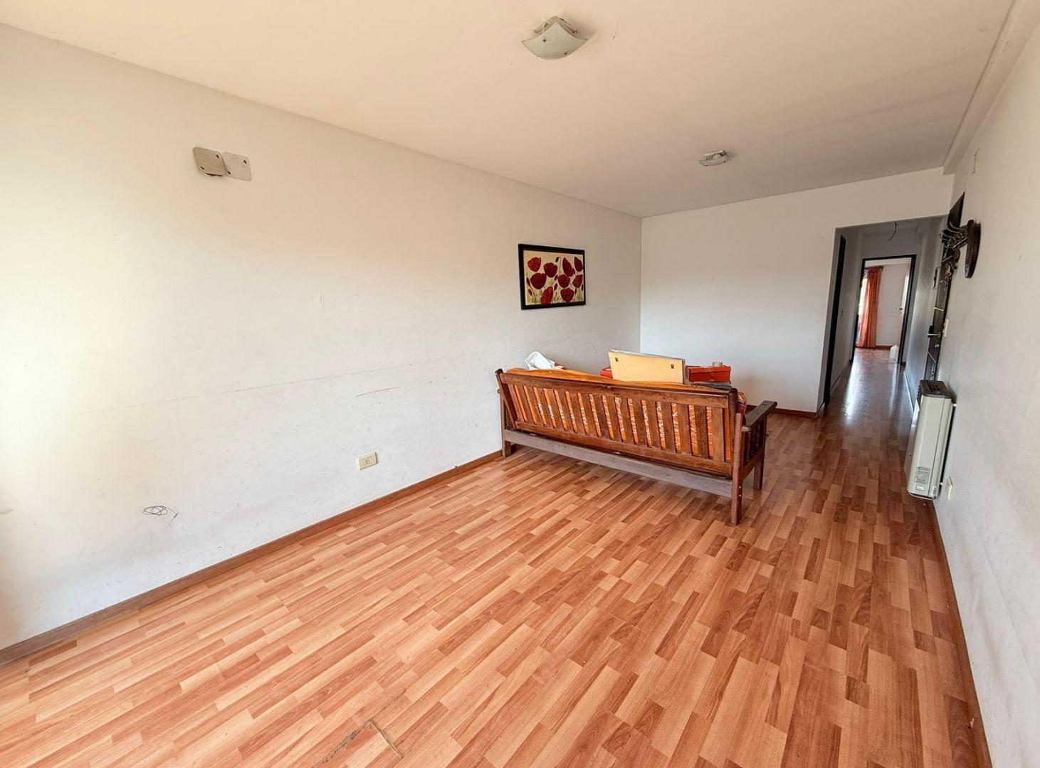 Foto de DEPARTAMENTO EN VENTA DOS DORMITORIOS CON COCHERA ECHESORTU, imagen 2