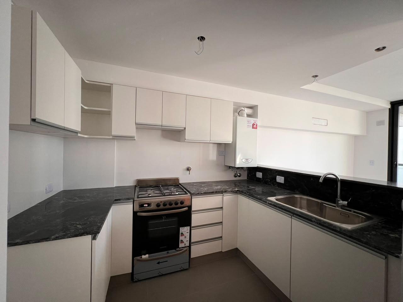 Foto de Venta departamento de 2 dormitorios y 2 baños con cochera - Abasto, imagen 3