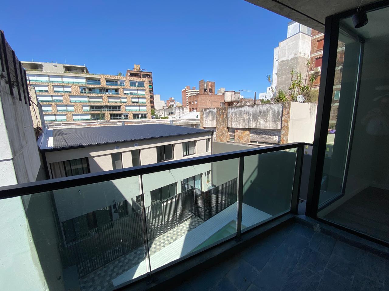 Foto de Venta departamento de 2 dormitorios y 2 baños con cochera - Abasto, imagen 1