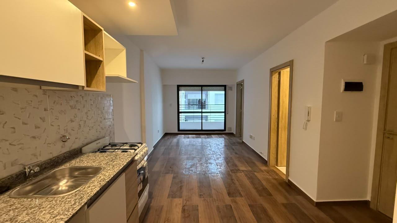 Foto de VENTA DEPARTAMENTO 1 DORMITORIO - CENTRO, imagen 2