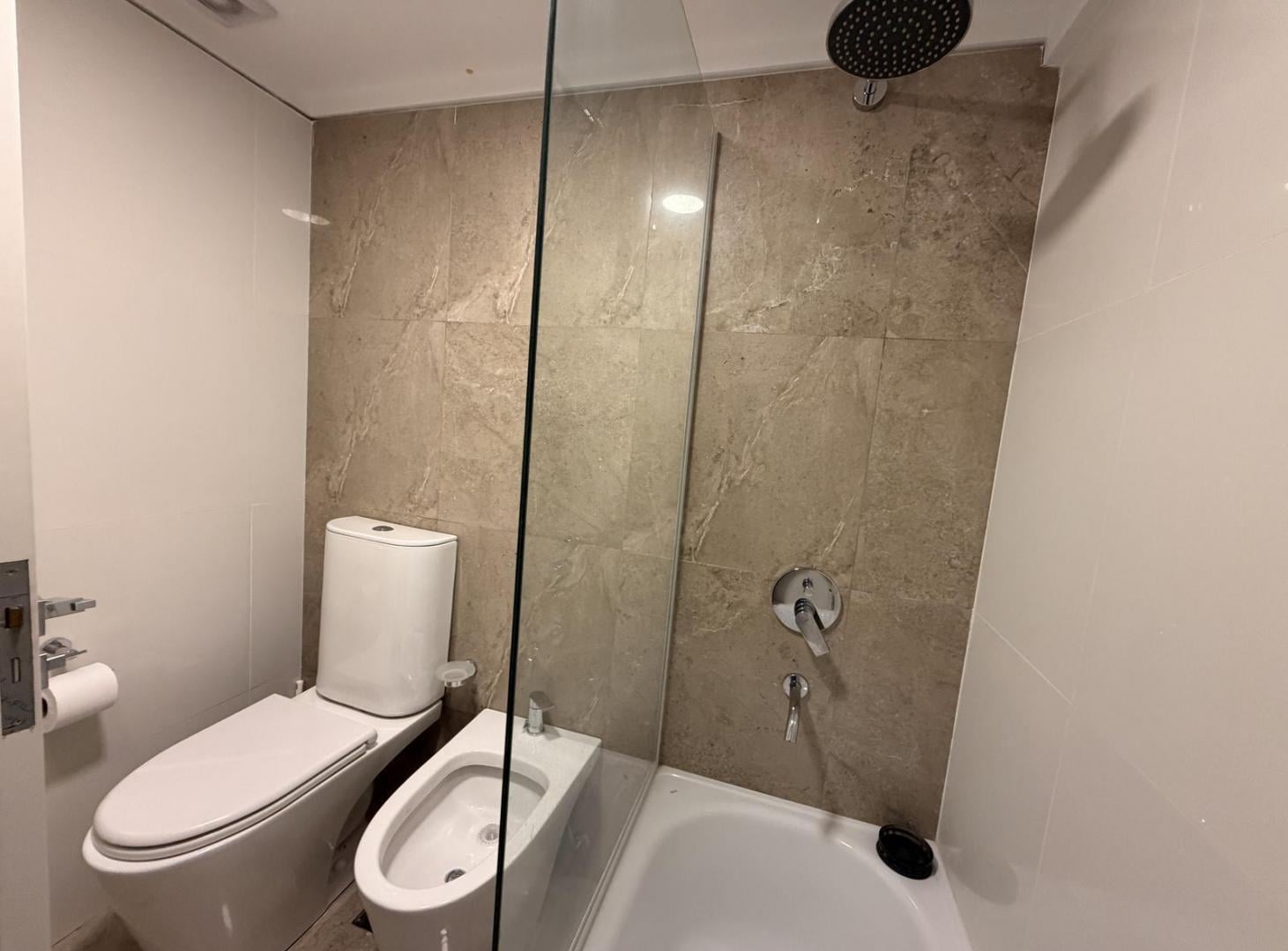 Foto de VENTA - DEPARTAMENTO 3 DORMITORIOS CON COCHERA - Centro, imagen 3