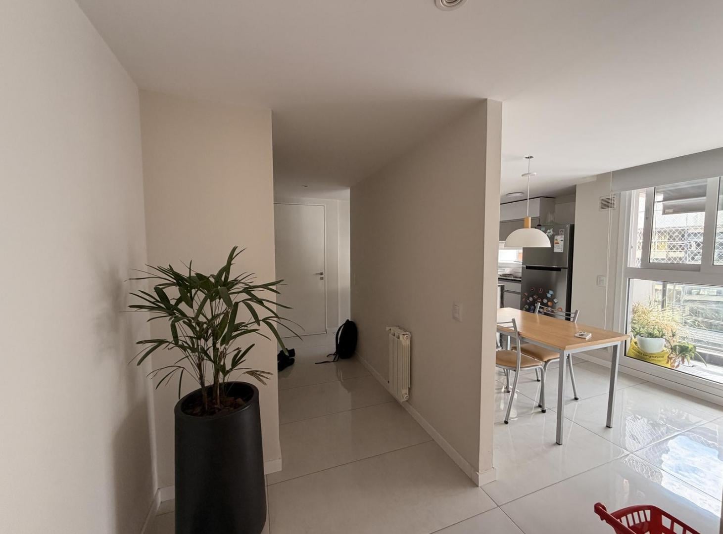 Foto de VENTA - DEPARTAMENTO 3 DORMITORIOS CON COCHERA - Centro, imagen 2