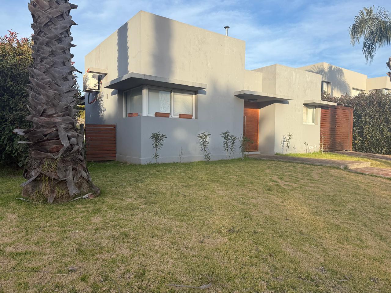 Foto de CASA EN VENTA 1 DORMITORIO EN BARRIO MIRAFLORES, imagen 1