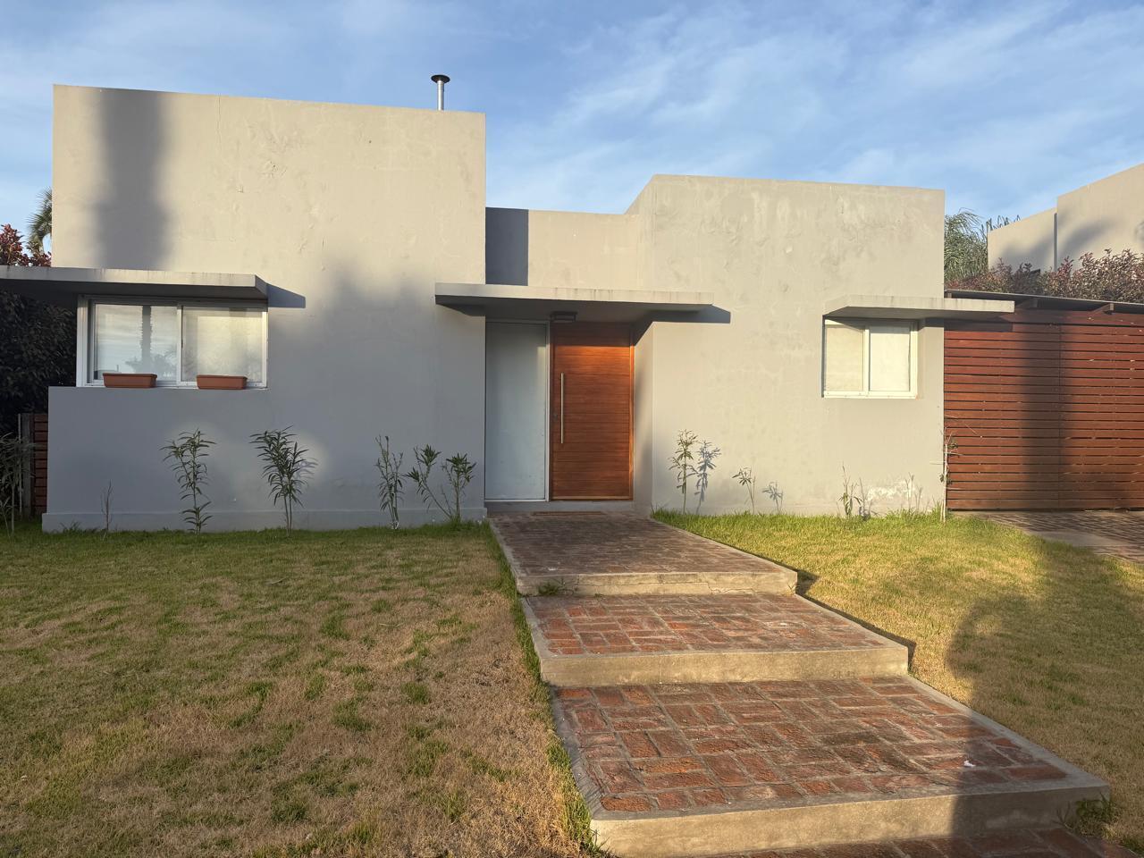 Foto de CASA EN VENTA 1 DORMITORIO EN BARRIO MIRAFLORES, imagen 3