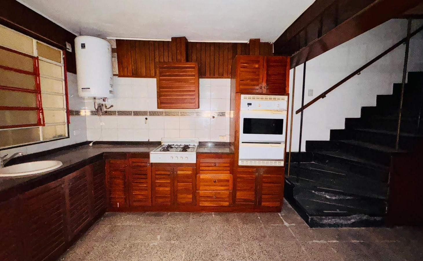 Foto de CASA EN VENTA DE PASILLO UNICO CON MUCHAS HABITACIONES, IDEAL PARA, imagen 1