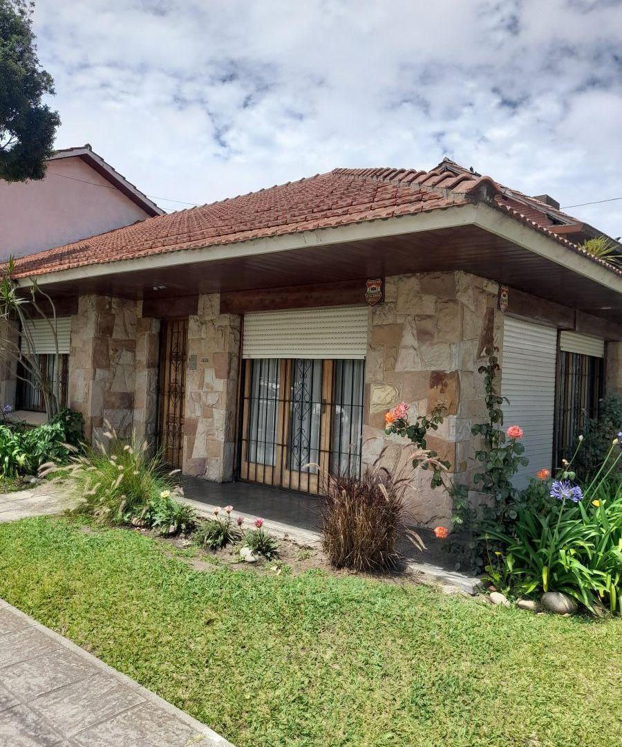 VENTA CHALET 5 AMBIENTES, V. PRIMERA, MAR DEL PLATA.