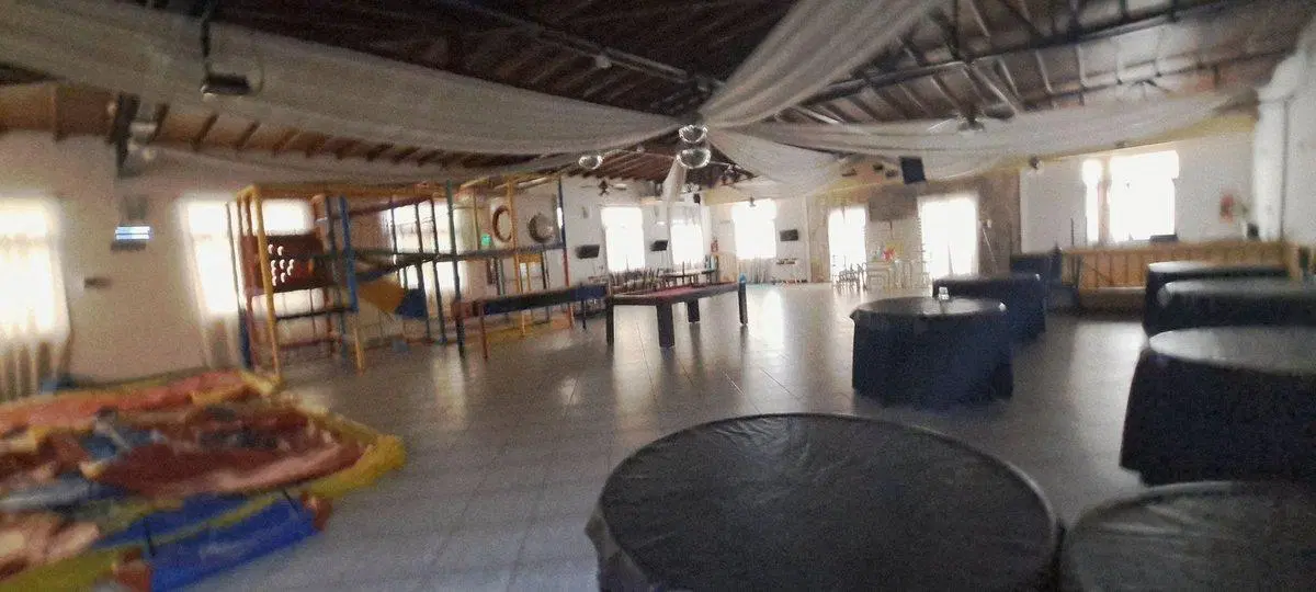VENTA LOCAL COMERCIAL - SALON DE FIESTAS 5