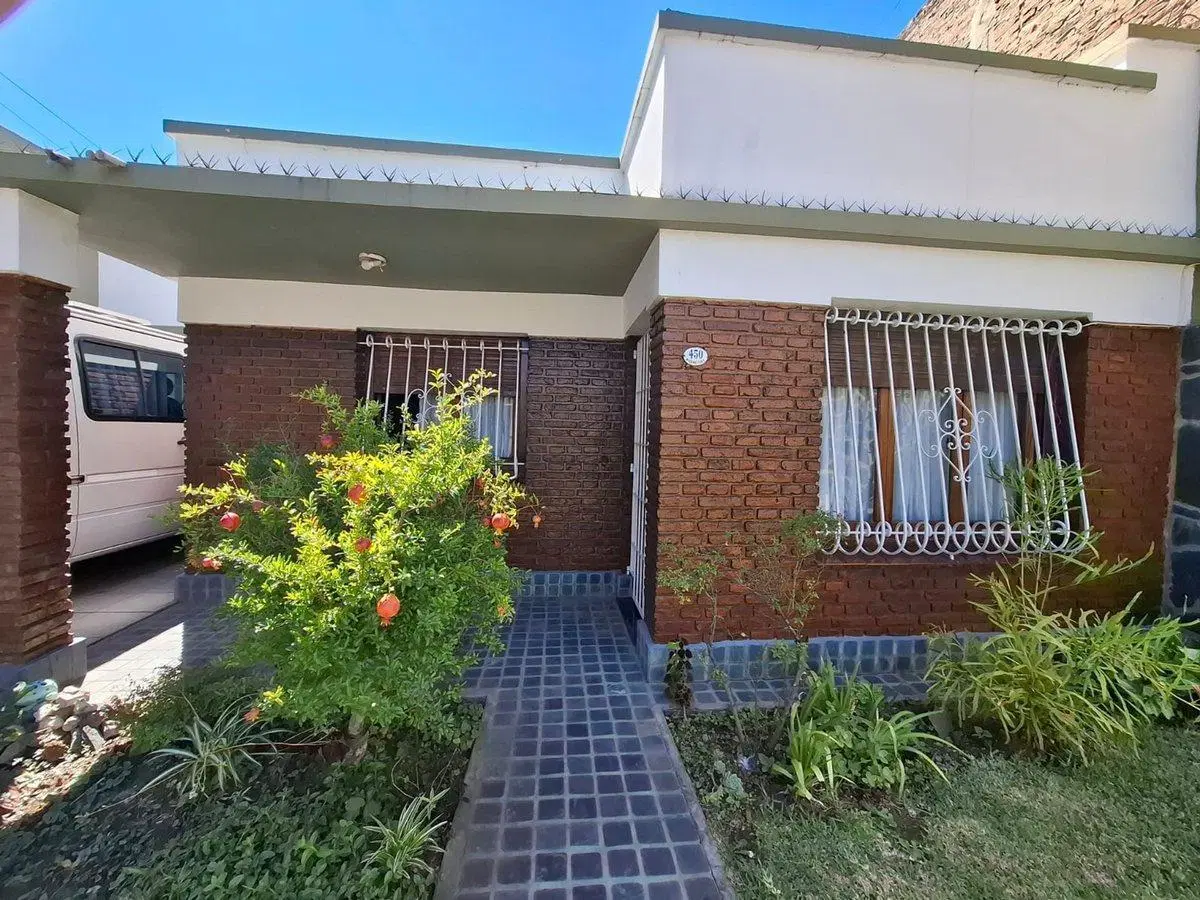 VENTA CASA 4 AMBIENTES PARQUE QUILMES 3