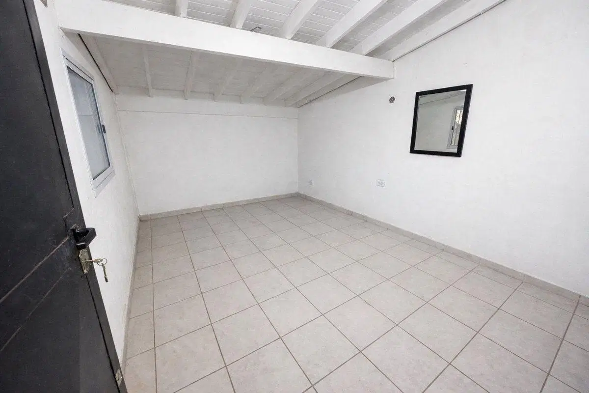 CASA PARA DOS FAMILIAS EN BERNAL OESTE 5
